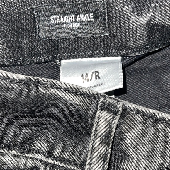 Express Women’s Charcoal Relaxed Jeans - Picture 5 of 5